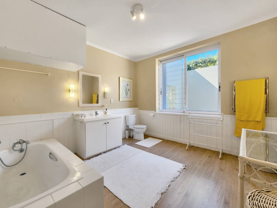 6 Bedroom Property for Sale in Bloubergstrand Western Cape